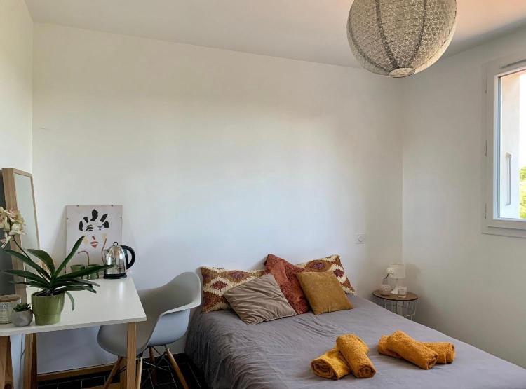 Charmante Chambre Dans Une Maison De Campagne Saint-Étienne-de-Fontbellon Exterior foto